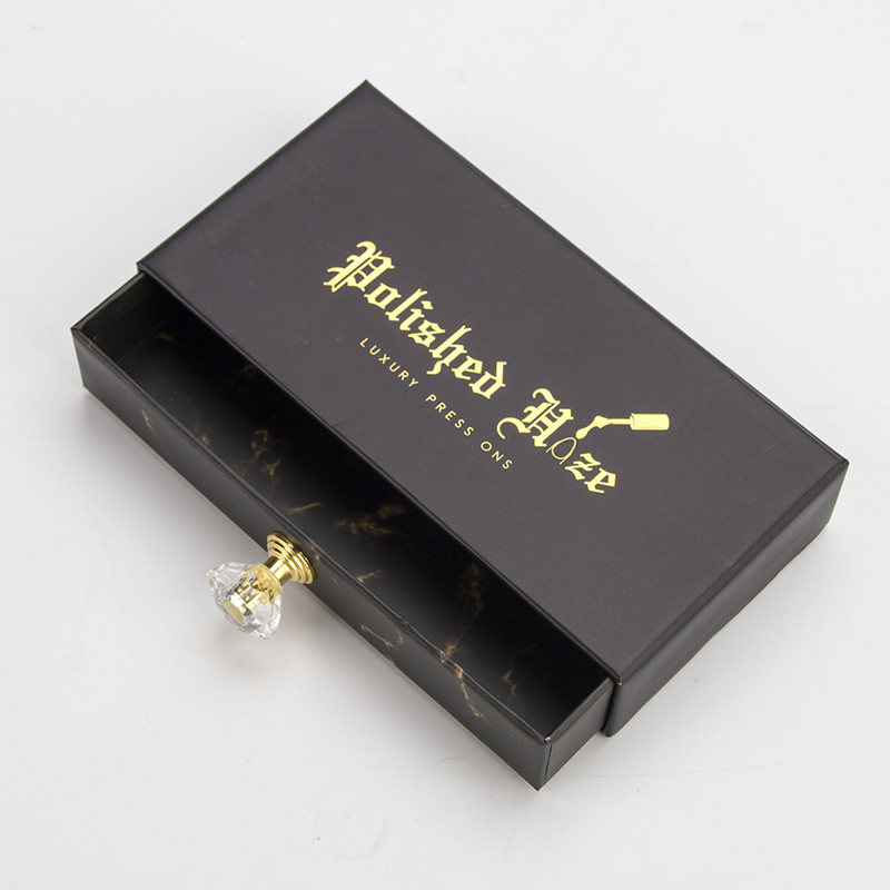 Prensa cosmética personalizada con logotipo de oro negro mate en la caja de embalaje de clavos 